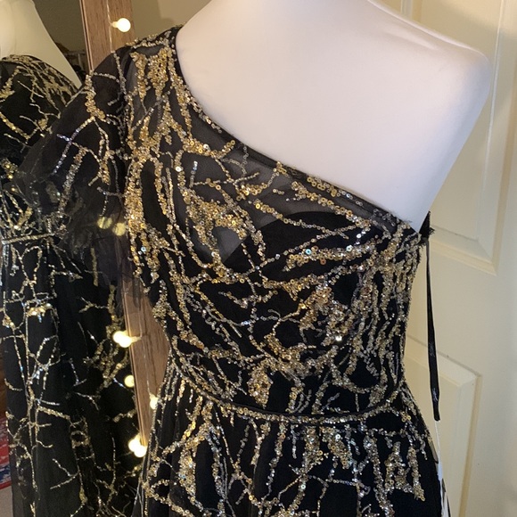 Mac Duggal Black and Silver One-Shoulder Dress - Picture 4 of 14